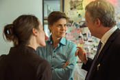 Dr. Doris Tausendfreund, Dr. Götz Bieber und Anette Stumptner talking. Photo: Gernot Bayer, CeDiS/ FU Berlin