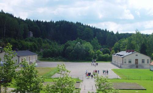 Ehemaliger Appellplatz in der Gedenkstätte Flossenbürg