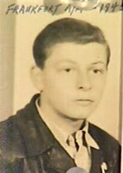Joseph Korzenik als 20-Jähriger, 1945 (USC Shoah Foundation)